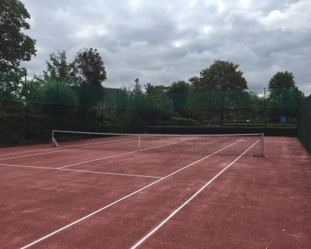 Gerenoveerd tennisterrein