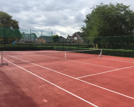 Gerenoveerd tennisterrein